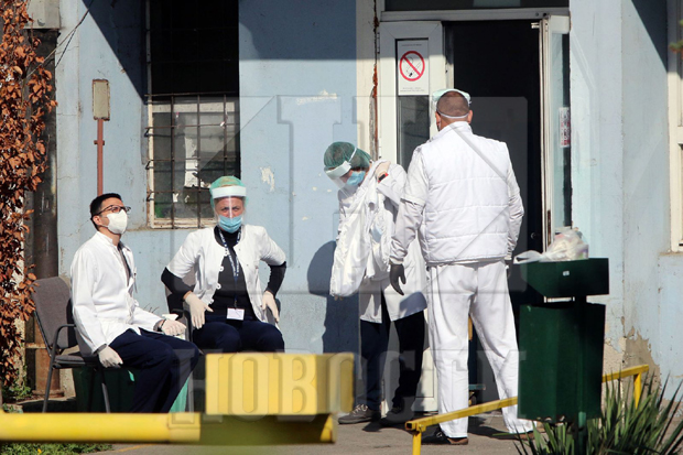 Епидемија КОРОНЕ у Србији: Преминуо мушкарац у Милановцу; У Краљеву 25 позитивних, у Шапцу нема новооболелих